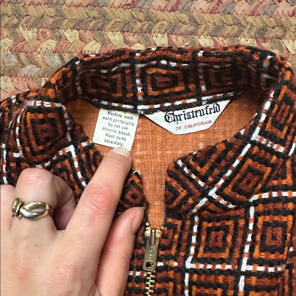 Vintage Red and Black Geometric Zip-Front Cape Jacket - Picture 3 of 6